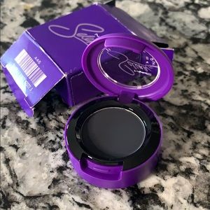 Selena MAC Eyeshadow - Black